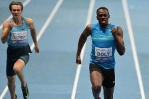 Usain Bolt yine u&ccedil;tu!