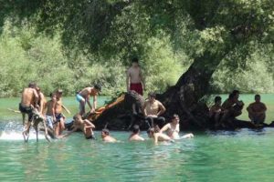 Sıcak bunalttı vatandaş suya h&uuml;cum etti!