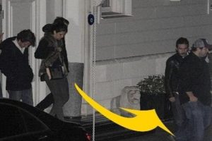 Şahan G&ouml;kbakar sevgilisini denizden ka&ccedil;ırdı...
