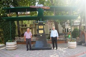 Santral atıklarından u&ccedil;ak maketi yaptılar