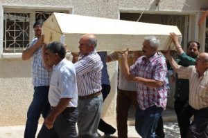Anne ve oğlu g&ouml;zyaşları i&ccedil;erisinde toprağa verildi