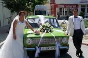 40 yıllık otomobil gelin arabası oldu