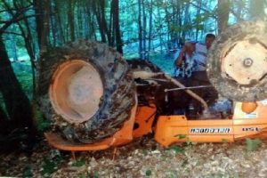 Trakt&ouml;r&uuml;n altında feci &ouml;l&uuml;m