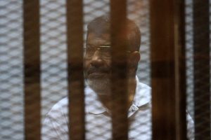 Mursi ve 14 sanığın duruşması ertelendi