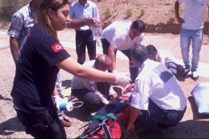 D&uuml;ğ&uuml;n aracı kaza yaptı: 1 &ouml;l&uuml;, 8 yaralı