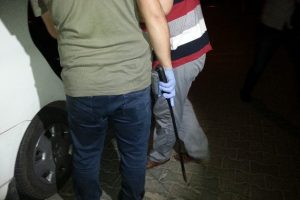 Pendik'te bı&ccedil;aklı kavga: 1'i polis 2 yaralı