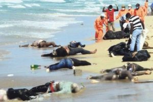 Libya'da denizden ceset topladılar