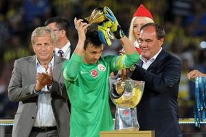 Muslera'dan F.Bah&ccedil;e taraftarına teşekk&uuml;r