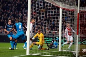 PSV Ajax deplasmanında g&uuml;ld&uuml;:1-3