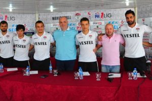 Manisaspor'da imza şov!