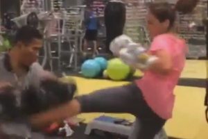 Zehra &Ccedil;ilingiroğlu'nun Kick Boks antrenmanı...
