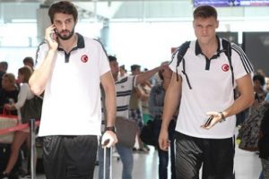 12 Dev Adam İspanya'ya u&ccedil;tu