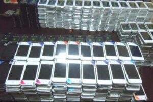 Bursa'da ka&ccedil;ak cep telefonu operasyonu!