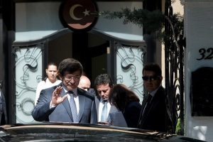 Davutoğlu kongre &ouml;ncesi &ccedil;alışmalarını s&uuml;rd&uuml;r&uuml;yor