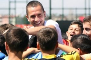 Emre Aşık'tan sokak futbolu vurgusu