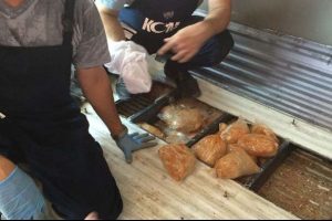 Baharat paketlerinin i&ccedil;inden &ccedil;ıktı!