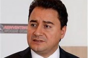 Ali Babacan g&ouml;zyaşlarına boğuldu