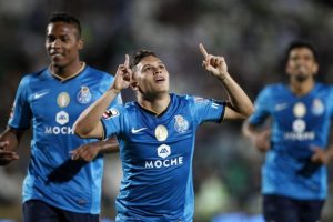 Porto zorlanmadan gruplara kaldı:2-0