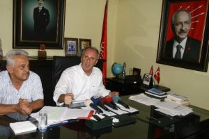 "AK Parti kongresini arenada yapıyor, biz d&uuml;ğ&uuml;n salonunda"