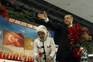 AK Parti'liler Erdoğan'ı g&ouml;zyaşlarıyla uğurladı