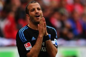 Rafael van der Vaart Hamburg'da kalıyor