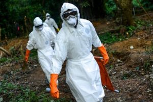 Eboladan bir doktor daha &ouml;ld&uuml;