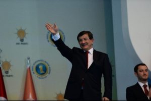 G&uuml;l'den Davutoğlu'na tebrik