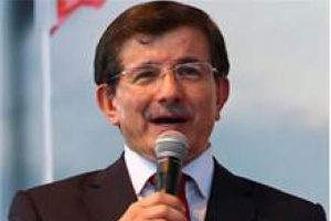 Davutoğlu bir s&ouml;z etti, herkes s&ouml;zl&uuml;ğe koştu
