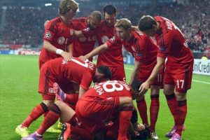 Leverkusen 4 golle turladı!