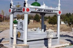 Boş mezar t&uuml;rbeye d&ouml;nd&uuml;