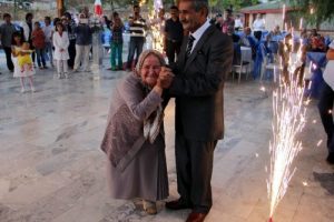 Huzurevinde aşkı buldular