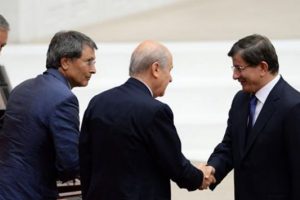 Davutoğlu Meclis'te ilk kimin elini sıktı
