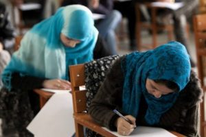 Baş&ouml;rt&uuml;s&uuml; yasağı yargıya taşındı