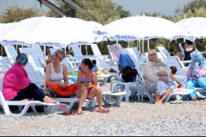 Kadınlar Plajı'nda &uuml;sts&uuml;z polemiği