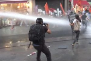 Taksim'de m&uuml;dahale