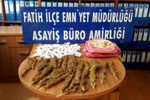 Okul &ccedil;antasından esrar &ccedil;ıktı