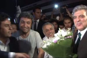 İstanbul'da sevgi g&ouml;sterileriyle karşılandı