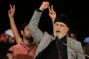 Pakistan'da ordu arabuluculuk yapıyor