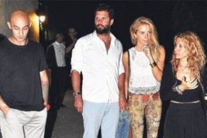 Burcu Esmersoy sevgilisiyle el ele...