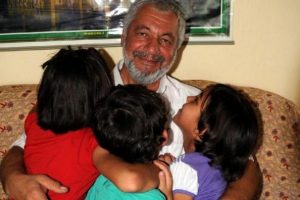 Yurda bırakılan 3 kardeşe dedeleri sahip &ccedil;ıktı