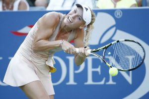 Wozniacki sa&ccedil;ları y&uuml;z&uuml;nden topa vuramadı!
