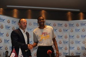 Smith Galatasaray'a imzayı attı