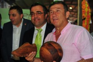 Tanju &Ccedil;olak'tan Volkan'a sert eleştiri!