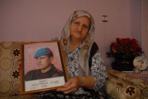 Şehit annesi dolandırıcıların kurbanı oldu
