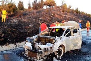 Otomobilde &ccedil;ıkan yangın ormana sı&ccedil;radı