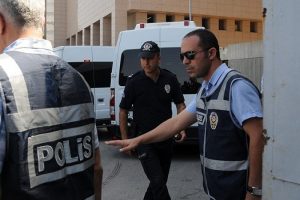 13 polis a&ccedil;ığa alındı