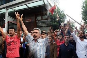 Polisle yolu bir kez daha kesişti