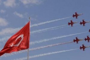﻿ T&uuml;rk Yıldızları'ndan nefes kesen şov
