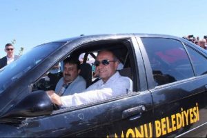 Oto- drag yarışları nefes kesti