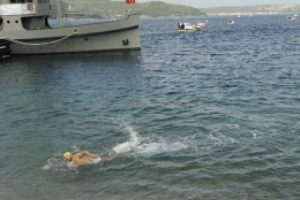 &Ccedil;anakkale'yi 44 dakikada y&uuml;z&uuml;rek ge&ccedil;ti